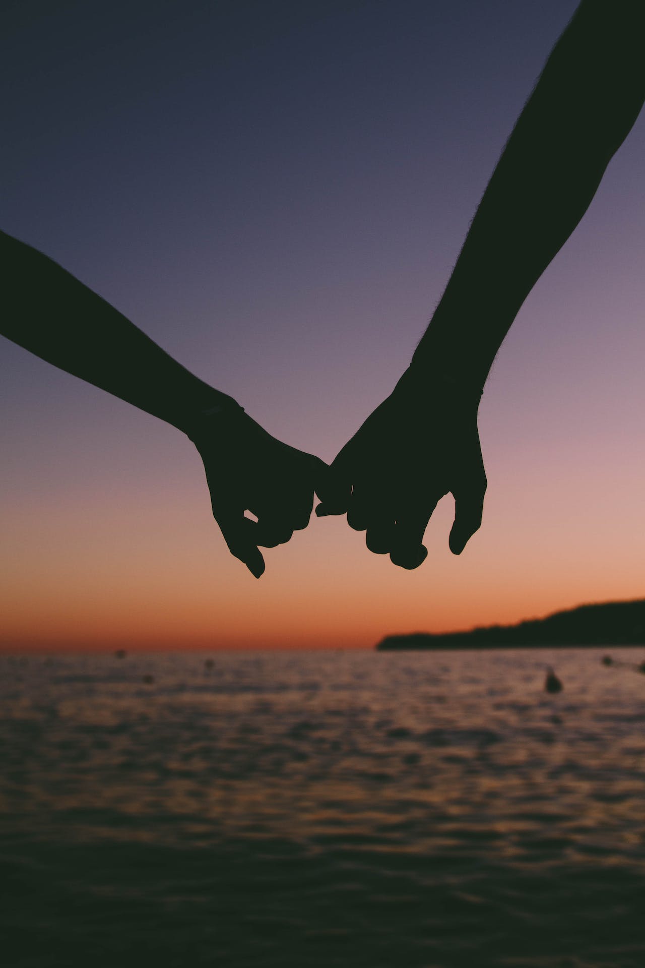 pexels-valentin-antonucci-1378723 hand reaching out for hope